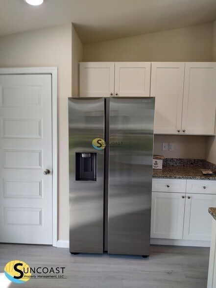 Building Photo - 14965 SW 48th Ave