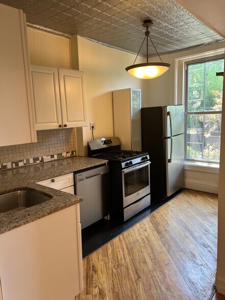 Primary Photo - 304 6th St