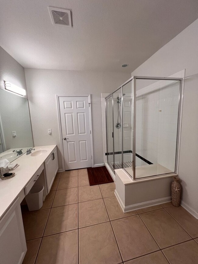 Building Photo - Now available! Ready-to-move-in condo in Sanford!