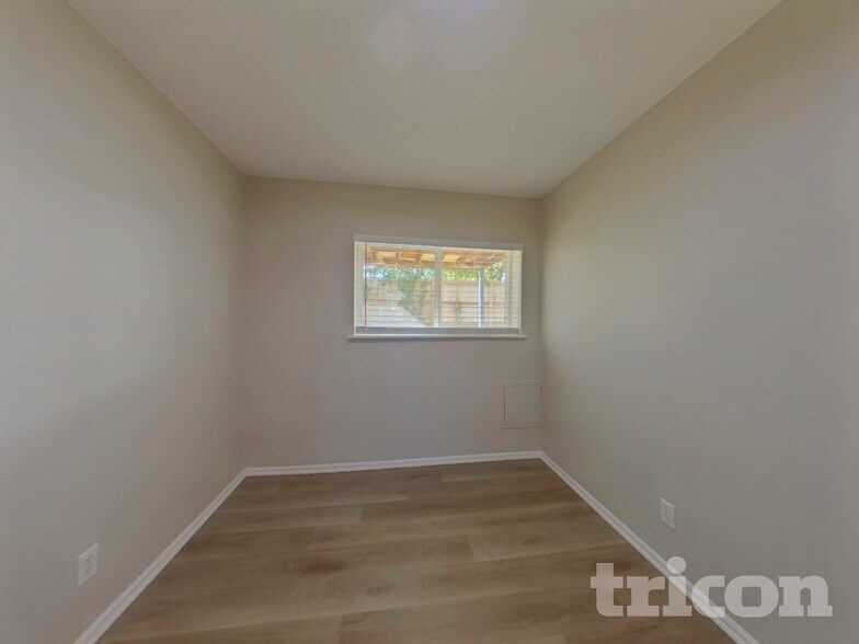 Building Photo - 10025 Alcott St