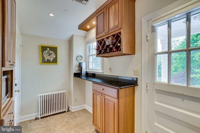 Building Photo - 609 Upland Pl