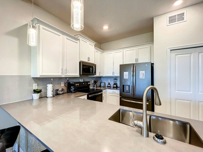 Building Photo - 501 Ocean Course Ave