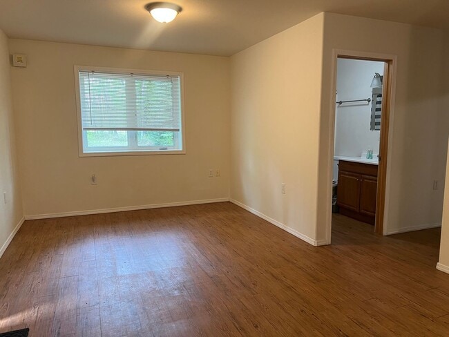 Building Photo - 2 Bed 1 Bath Single Family Home in North Pole- NO PETS