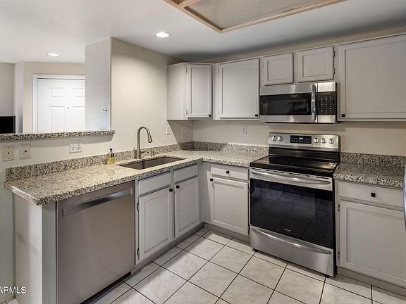 Building Photo - 10410 N Cave Creek Rd