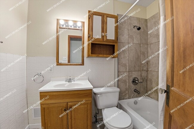 Building Photo - 22618 Maxine St