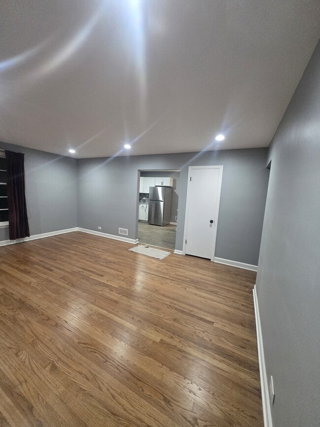 Building Photo - 70 N Laverne Ave