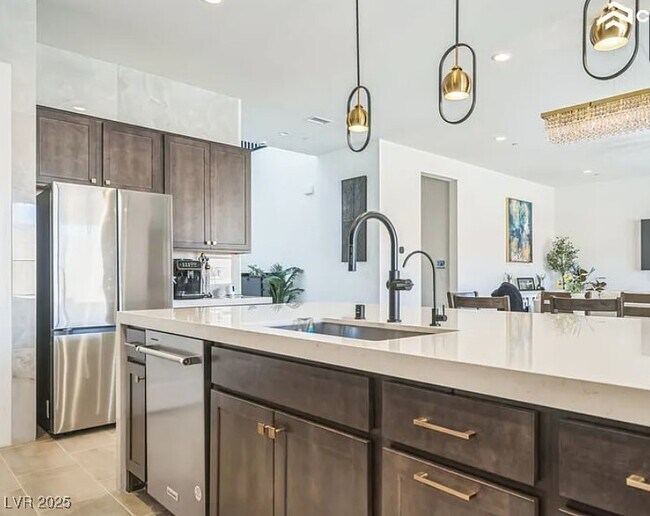 Building Photo - 9031 Coastal Oaks St