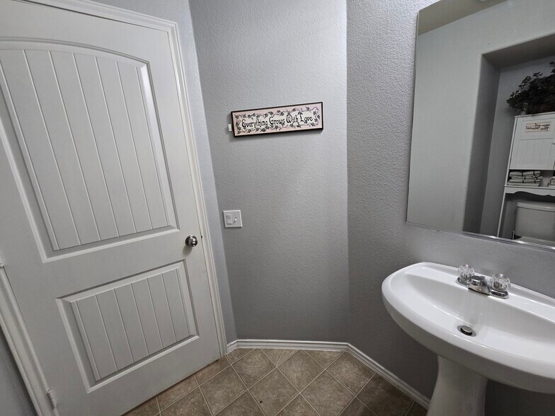 Half bath downstairs - 10116 Deer Chase Trl