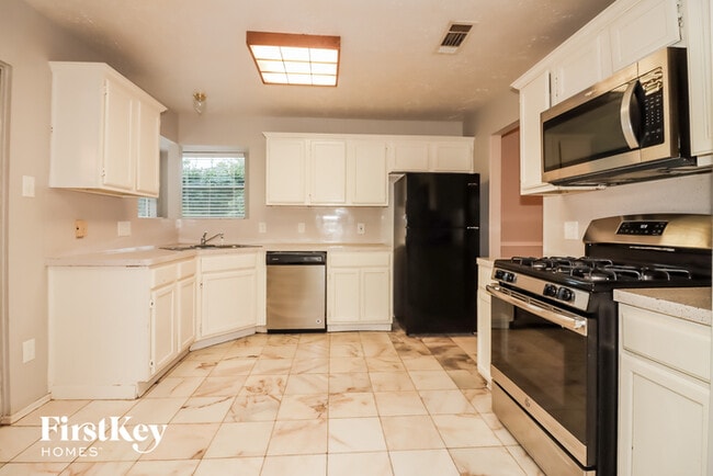 Building Photo - 12314 Meadow Ridge Dr