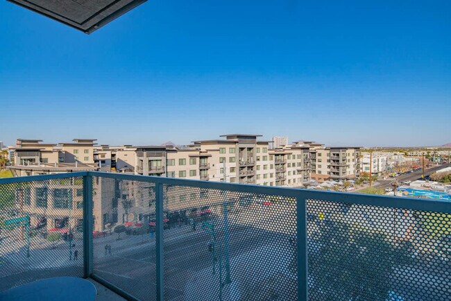 Building Photo - 333 E Roosevelt St