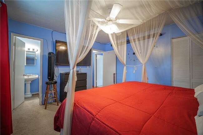 Building Photo - 2818 Kensington Way