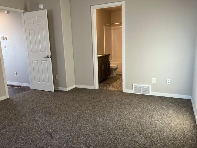 Building Photo - 4 Bed 3 Bath Single Family Home