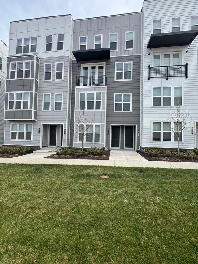 Building Photo - Stylish West Nashville 3 bed 2.5 bath - Pet Friendly