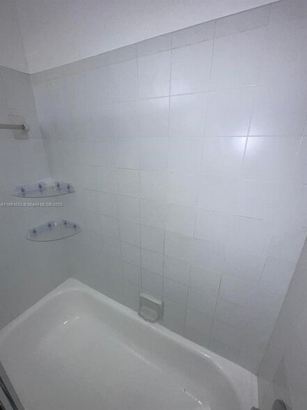Building Photo - 991 Sevilla Cir