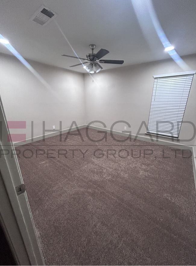 Building Photo - Newly Renovated 2 Bedroom, 2 Bath Duplex — Move-In Ready!