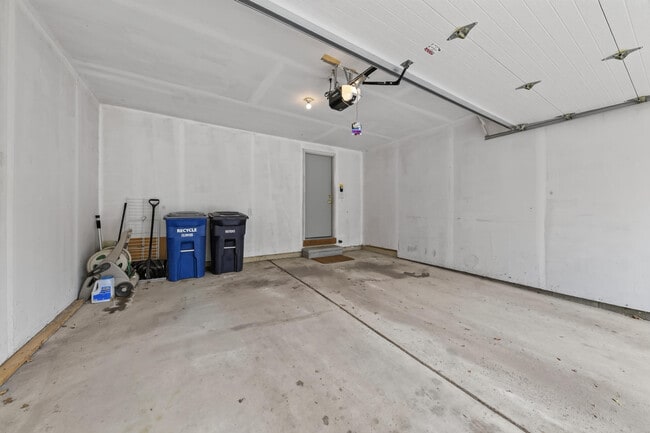 Building Photo - 2445 Mulberry Ct