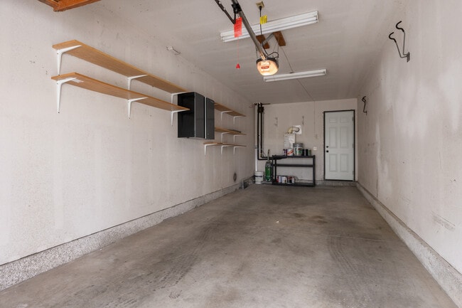 Building Photo - 844 Bluebell Ct