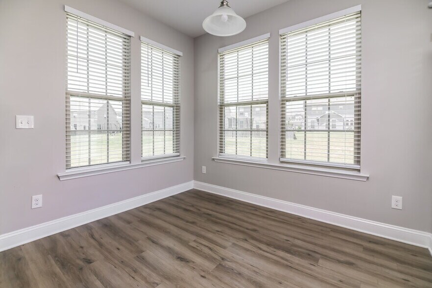 Building Photo - 504 Willow Breeze Ct