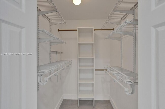 Building Photo - 213 NE 43rd St
