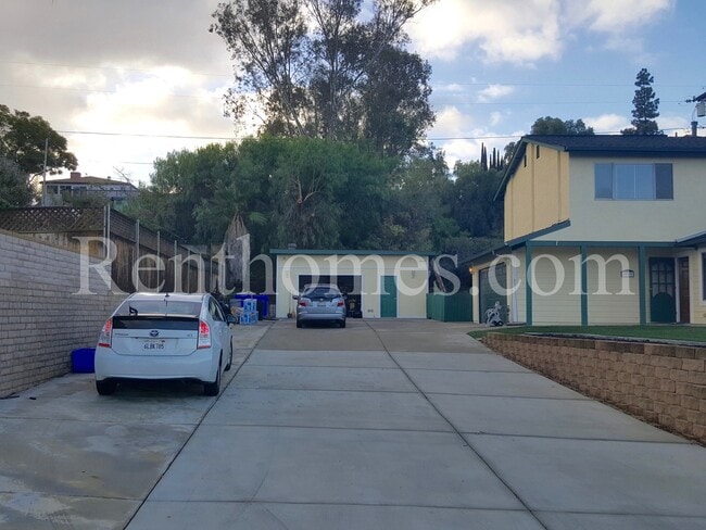 Building Photo - 9929 Via De Oro