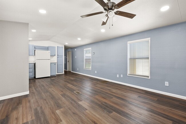 Building Photo - 2222 N Austin Ave