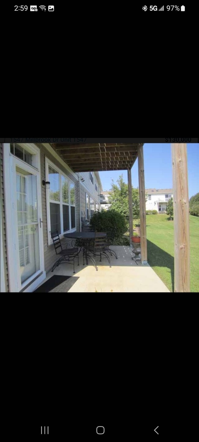 Building Photo - 1547 Millbrook Dr