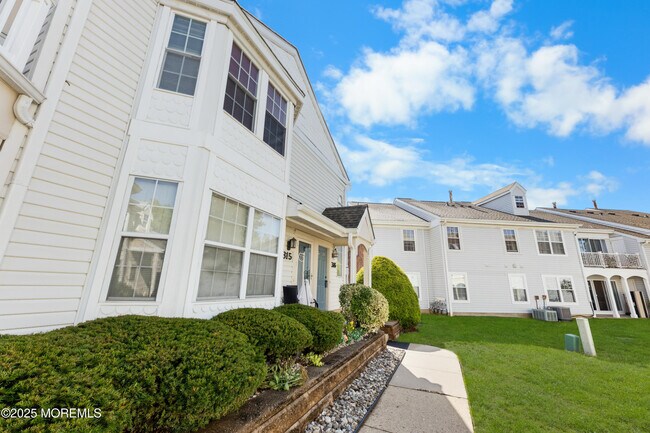 Building Photo - 316 Tulip Ln