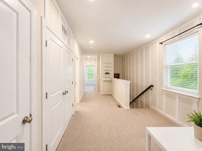 Building Photo - 4930 MacDonough Pl