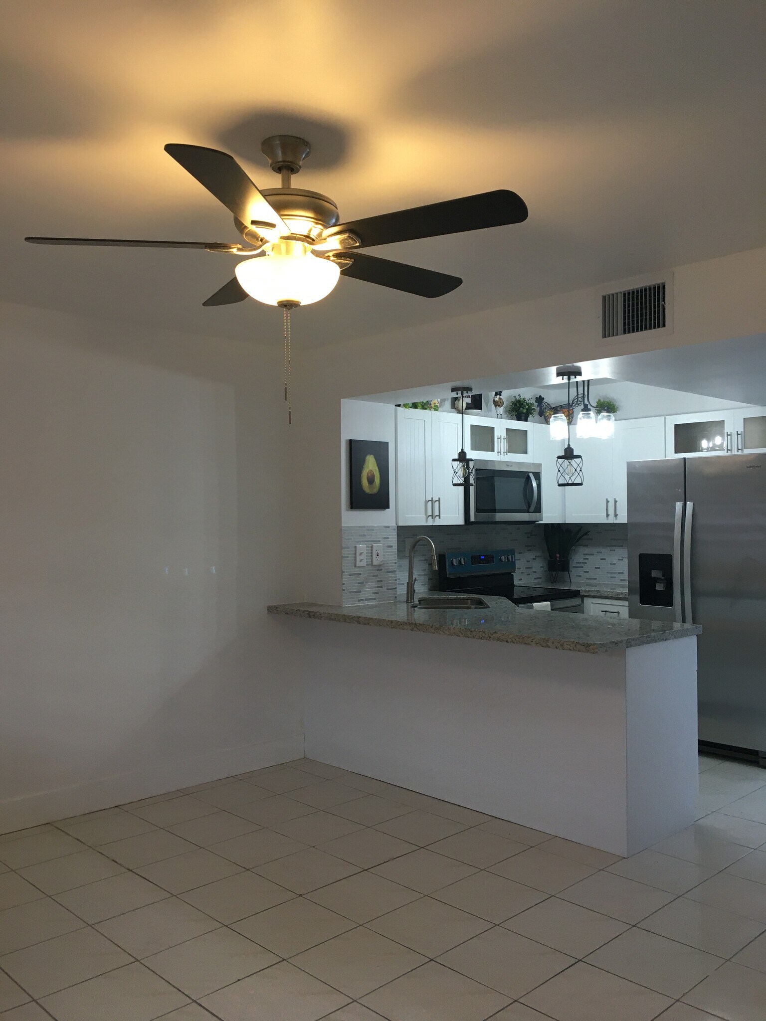 Building Photo - 2154 W 60th St