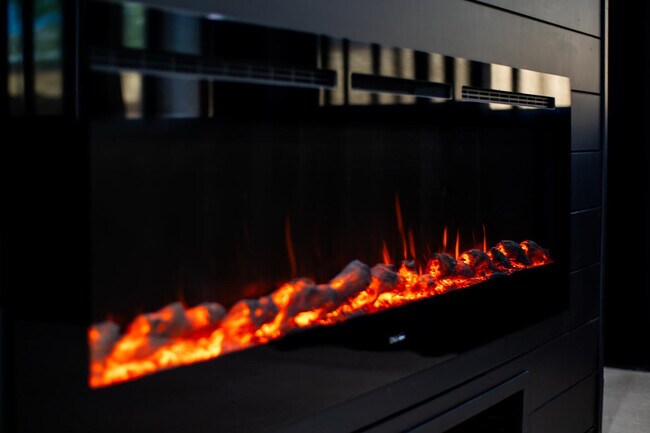 Building Photo - 14144 W Smoketree Dr