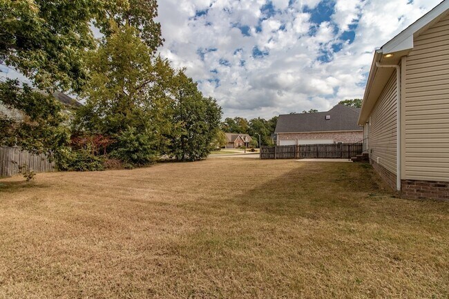 Building Photo - 4910 Court Dr