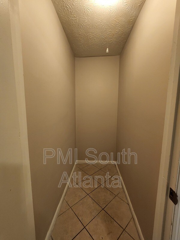 Building Photo - 107 Spring Ct