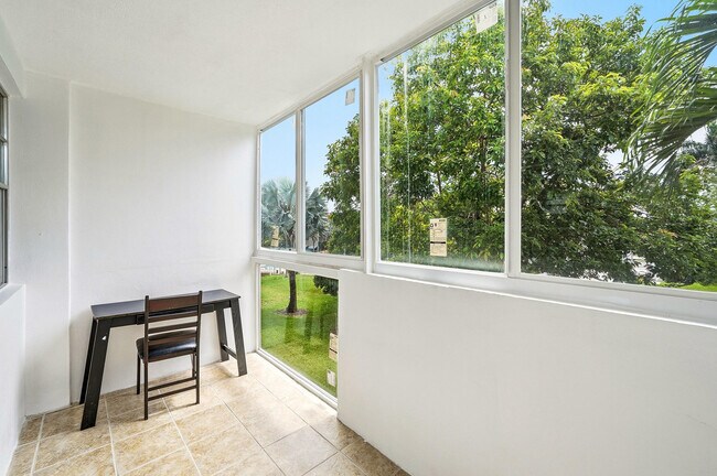 Building Photo - 1333 E Hallandale Beach Blvd