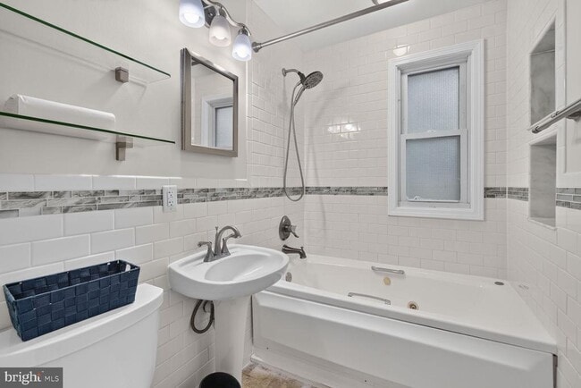 Building Photo - 1813 Florin St