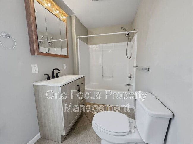 Building Photo - 520 Shaw St