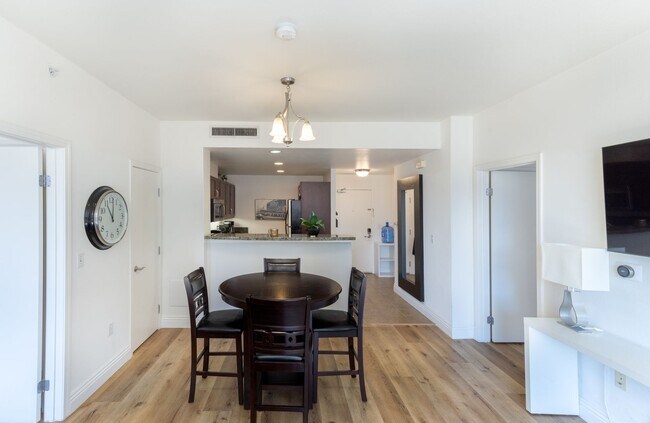 Building Photo - 530 K St