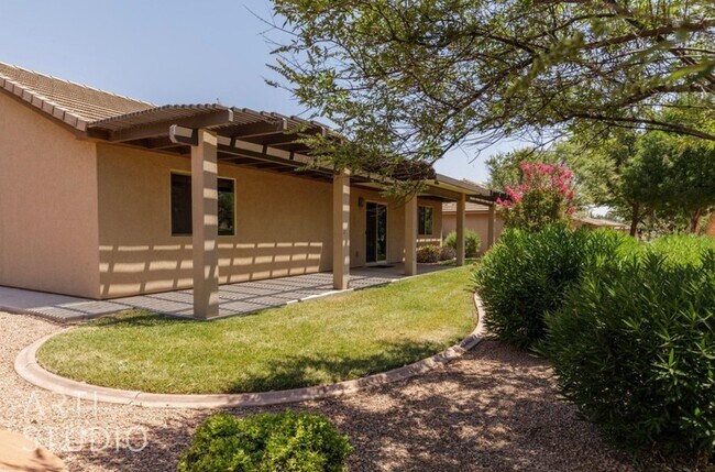 Building Photo - 357 W 225 S