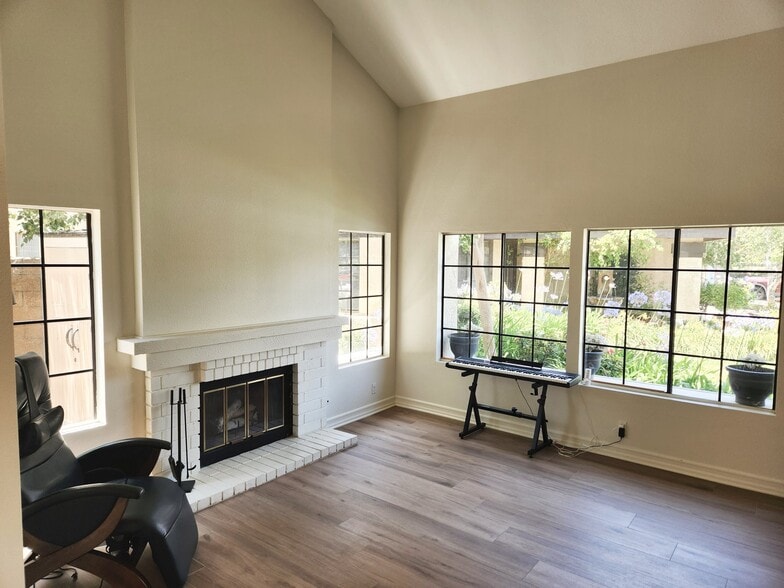 Building Photo - 4046 Oak Glen