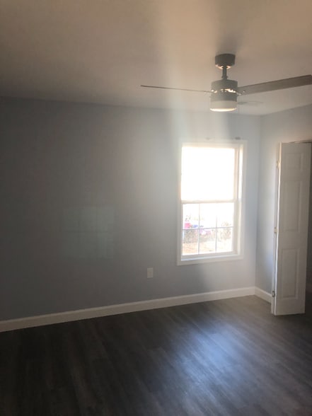 Building Photo - 610 Lesia Ln