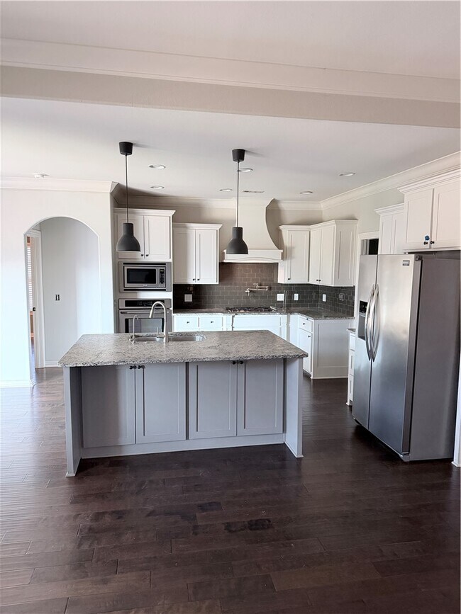 Building Photo - 7245 Devonshire Ave