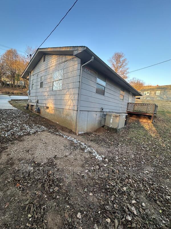 Building Photo - 408 Hassler Mill Rd