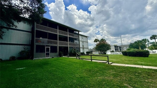 Building Photo - 6519 W Newberry Rd