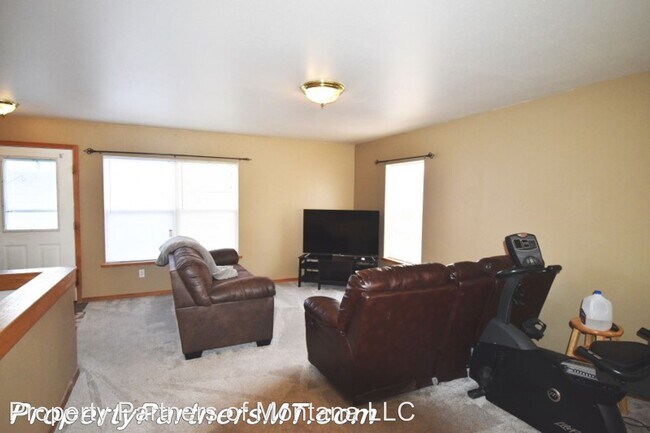 Building Photo - 204 Show Pl