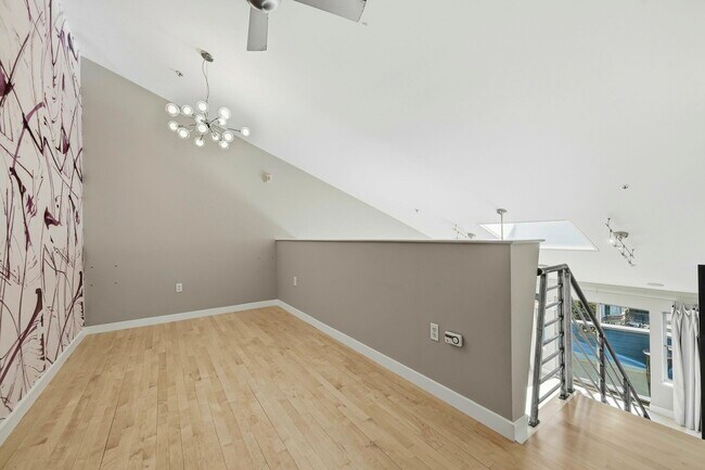 Building Photo - 588 S Van Ness Ave