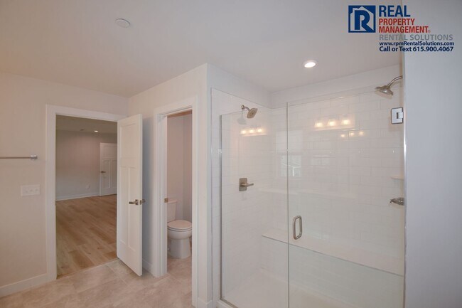 Building Photo - Luxury 4 bd 3.5 bath with office, bonus ro...