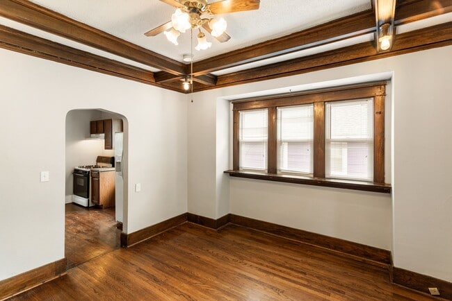 Building Photo - Available now!  517 S. 35th St.  4 Bedroom, 2 Bath Great Midtown location, 1 car garage.