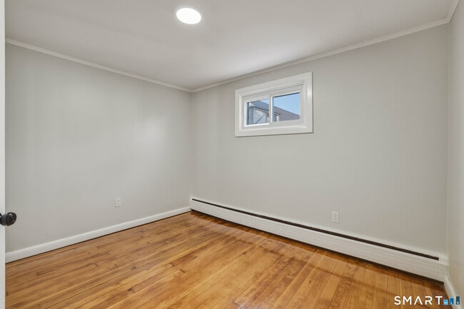 Building Photo - 140 Camp Ave