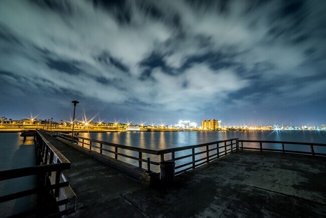 Building Photo - 1525 5th St