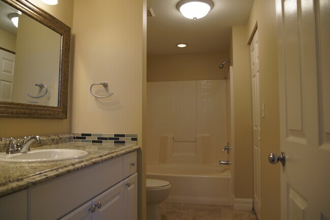 Building Photo - 5500 Bentgrass Dr