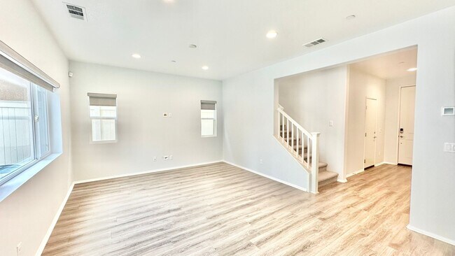 Building Photo - Newer & Lovely Two-Story Home in the New C...